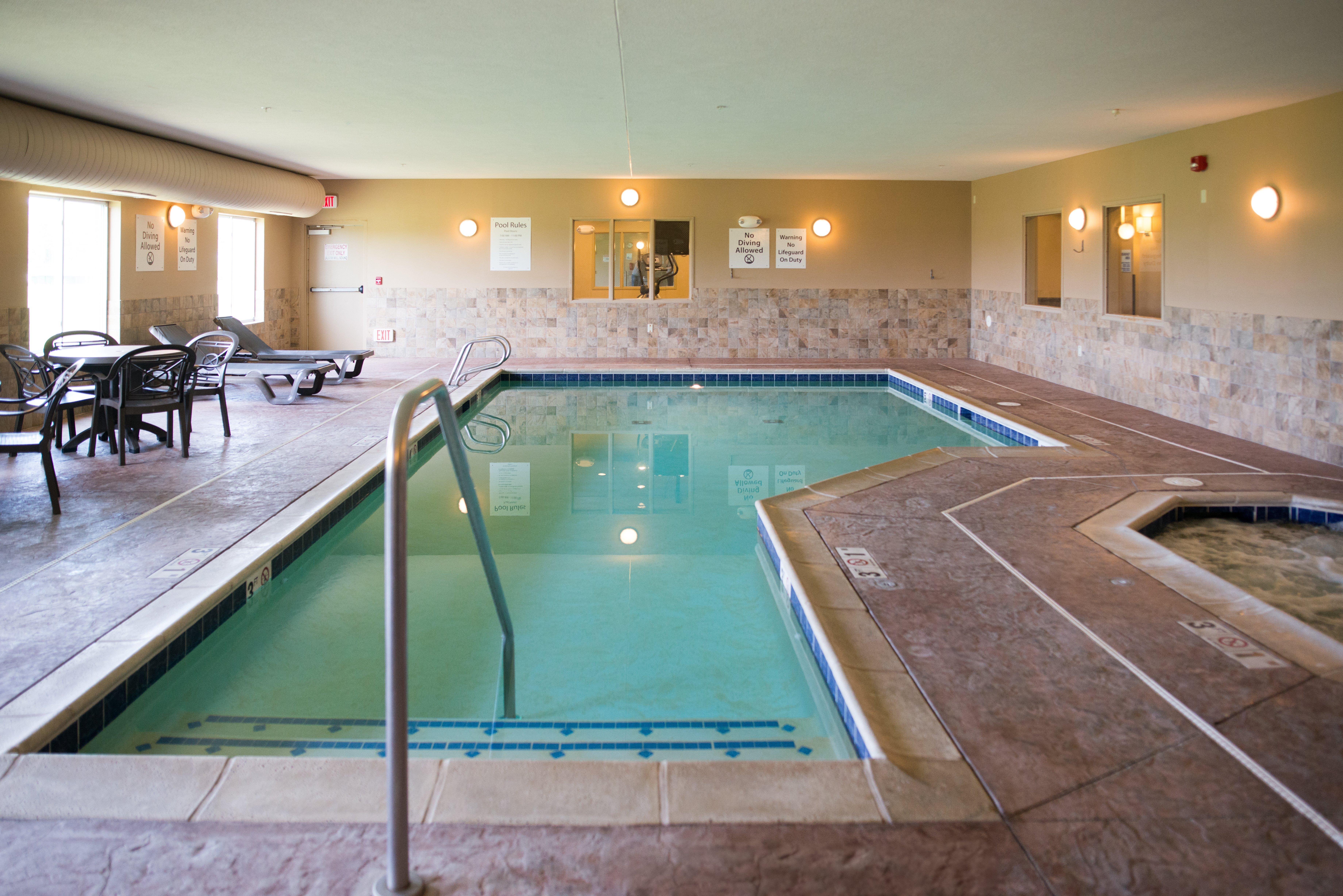 Holiday Inn Express & Suites Northwood By Ihg Silver Lake Luaran gambar