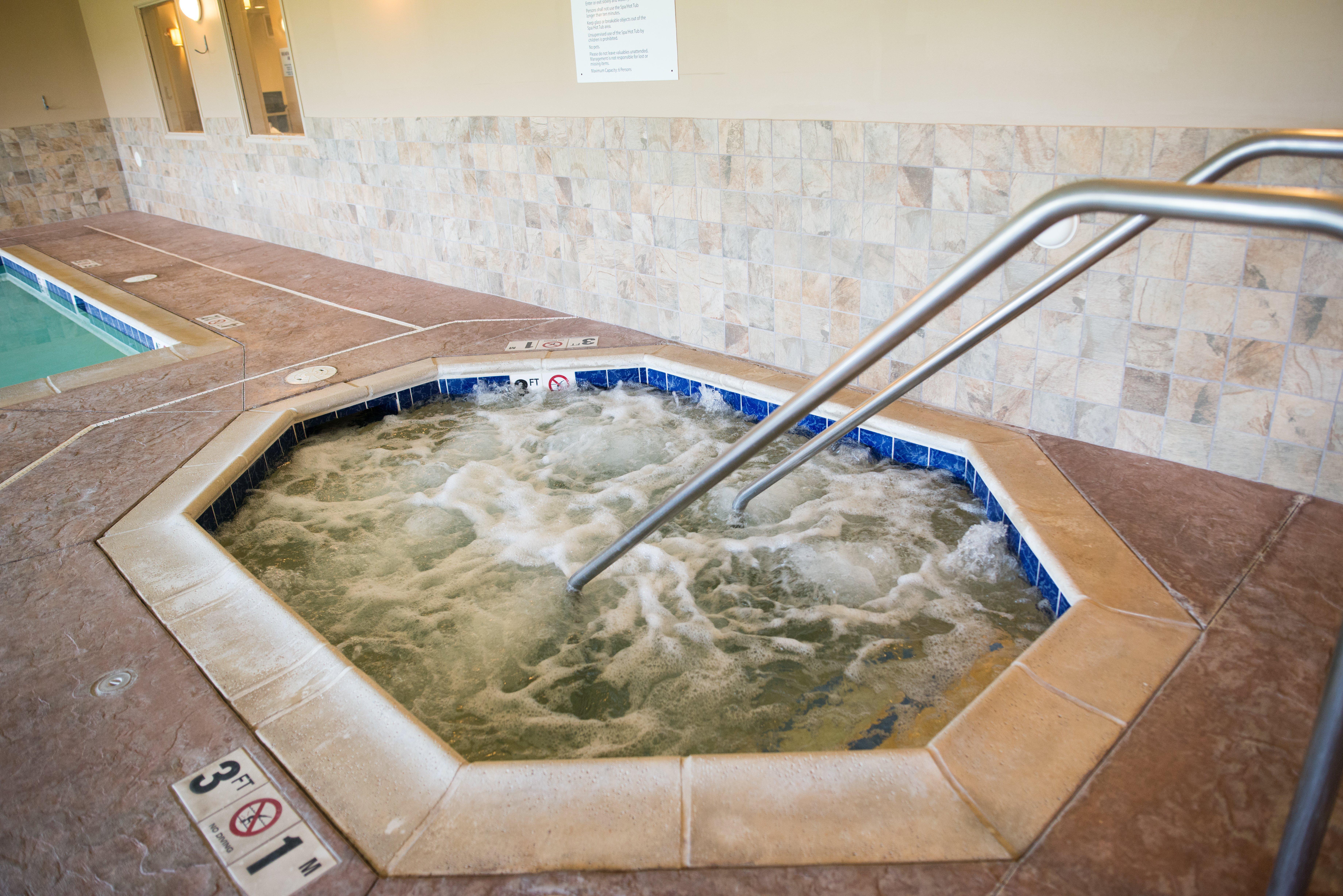 Holiday Inn Express & Suites Northwood By Ihg Silver Lake Luaran gambar
