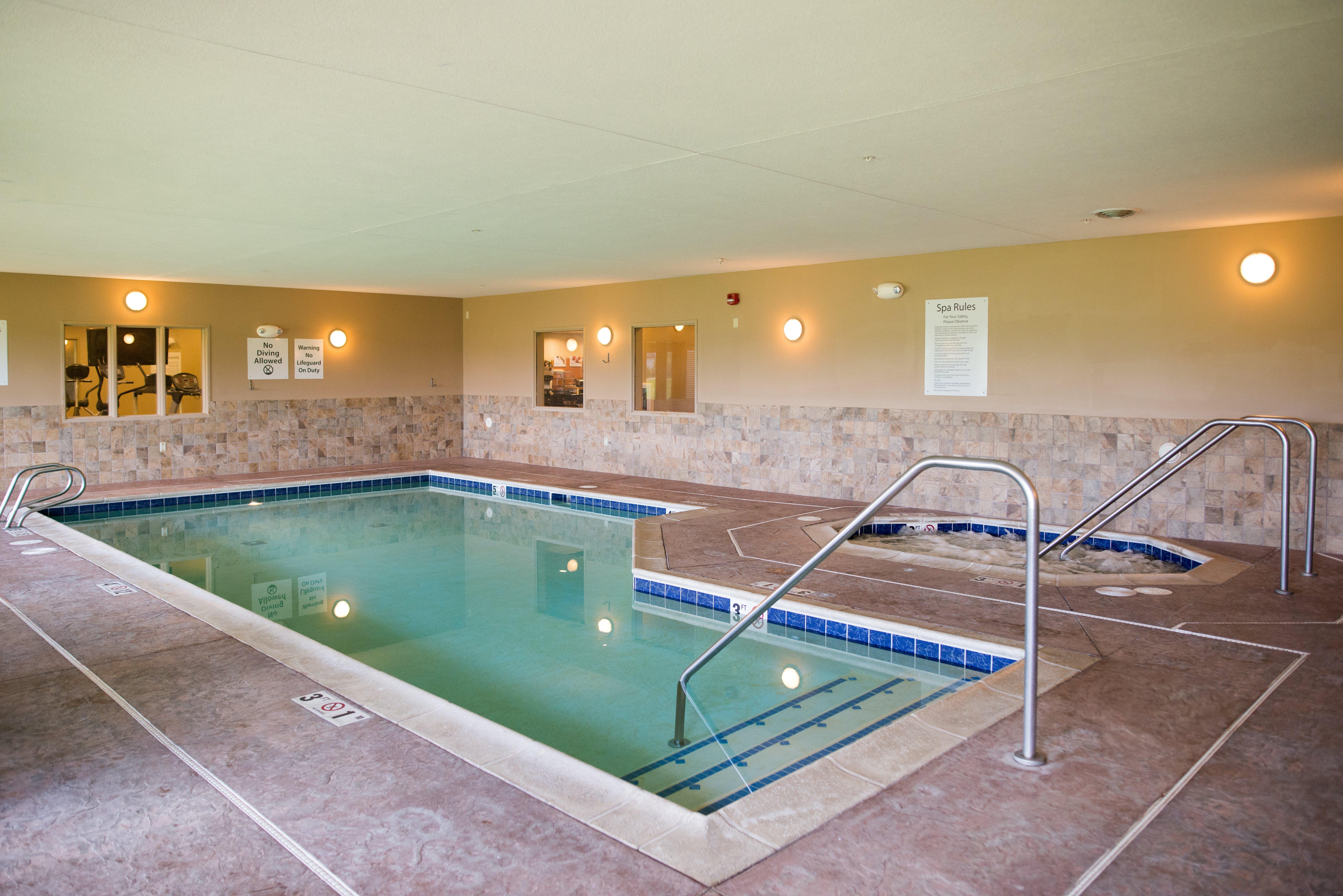 Holiday Inn Express & Suites Northwood By Ihg Silver Lake Luaran gambar