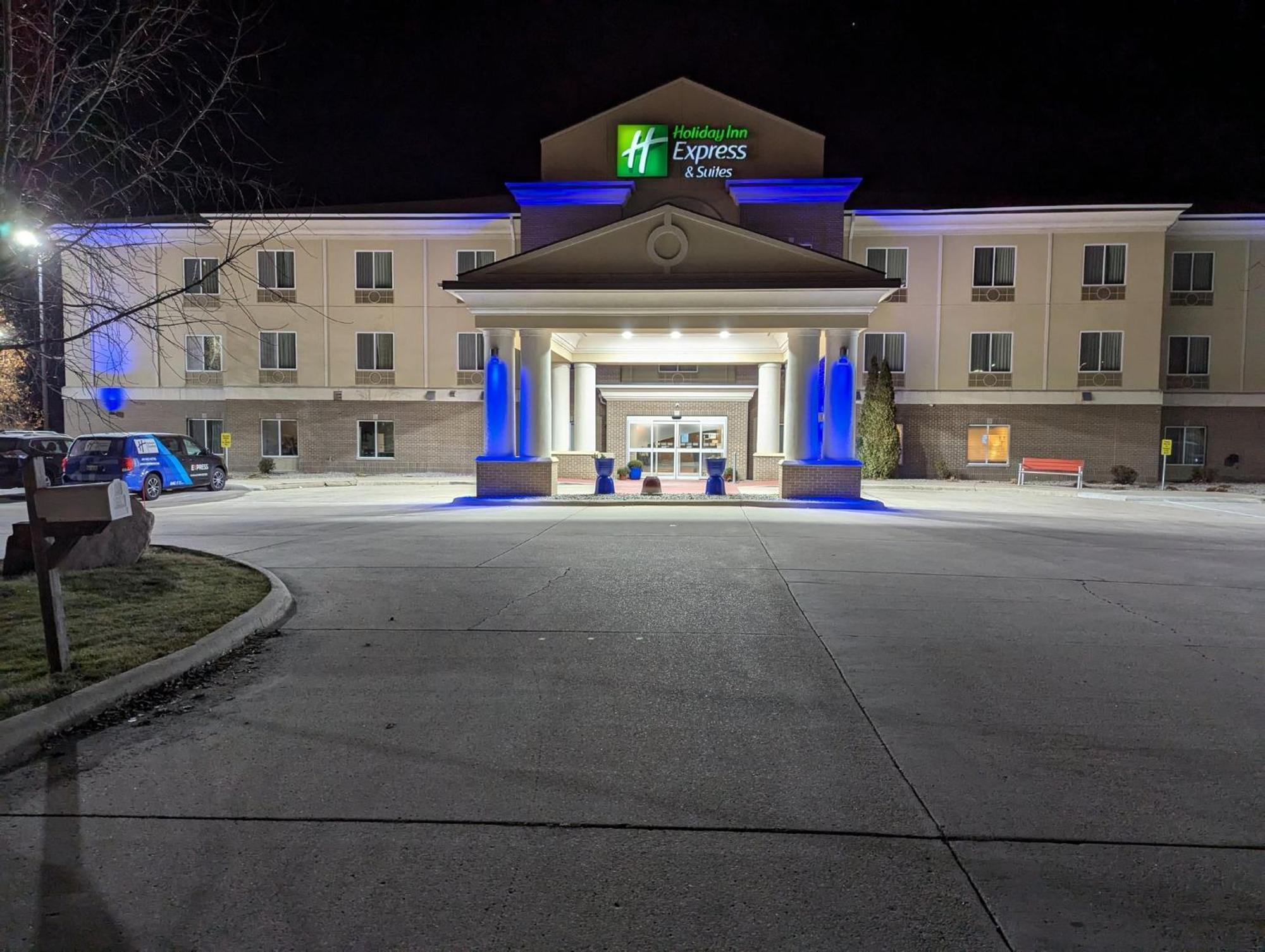 Holiday Inn Express & Suites Northwood By Ihg Silver Lake Luaran gambar