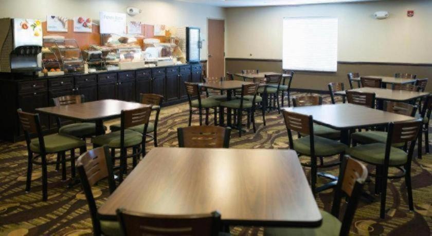 Holiday Inn Express & Suites Northwood By Ihg Silver Lake Luaran gambar