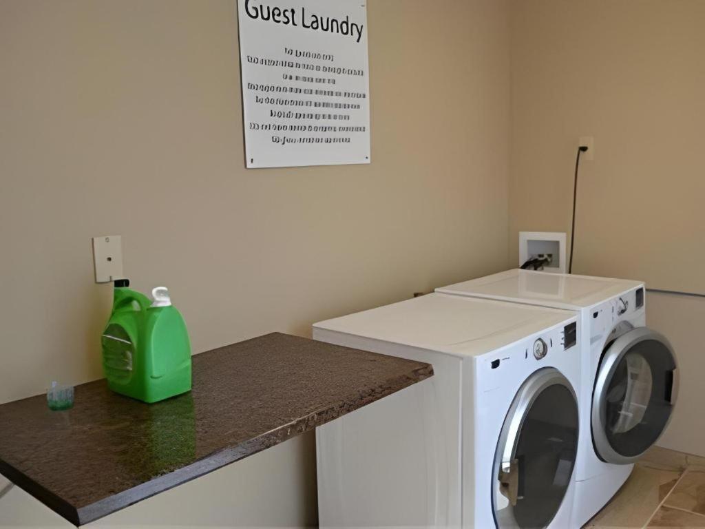 Holiday Inn Express & Suites Northwood By Ihg Silver Lake Luaran gambar