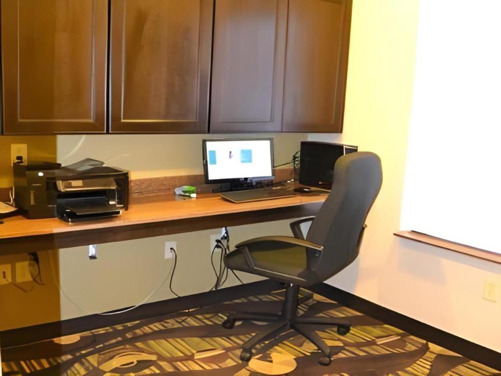 Holiday Inn Express & Suites Northwood By Ihg Silver Lake Luaran gambar